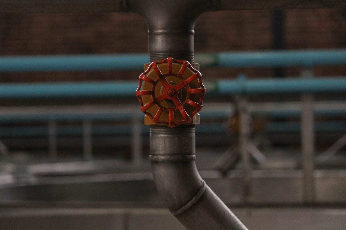 how unclog a main sewer line